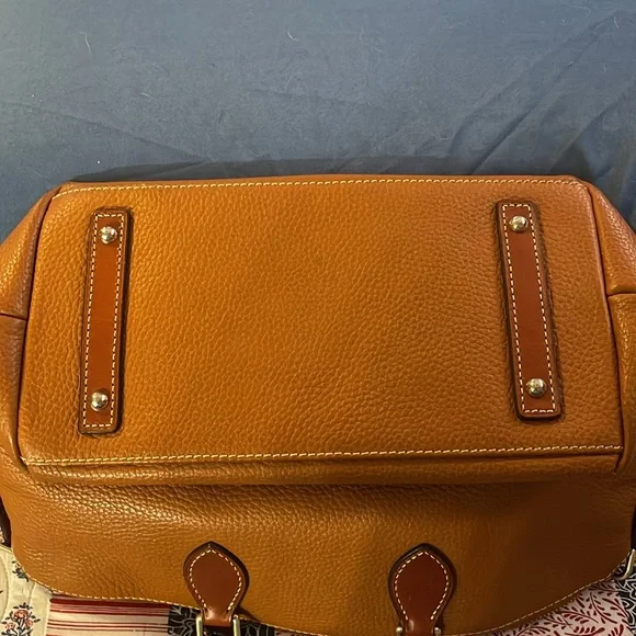 Dooney & Bourke large pebble grain leather purse with crossbody strap - Picture 6 of 8